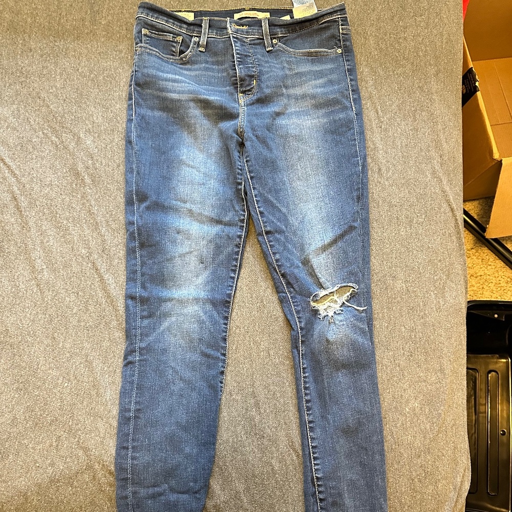 Levi 311 Shaping Skinny Jeans